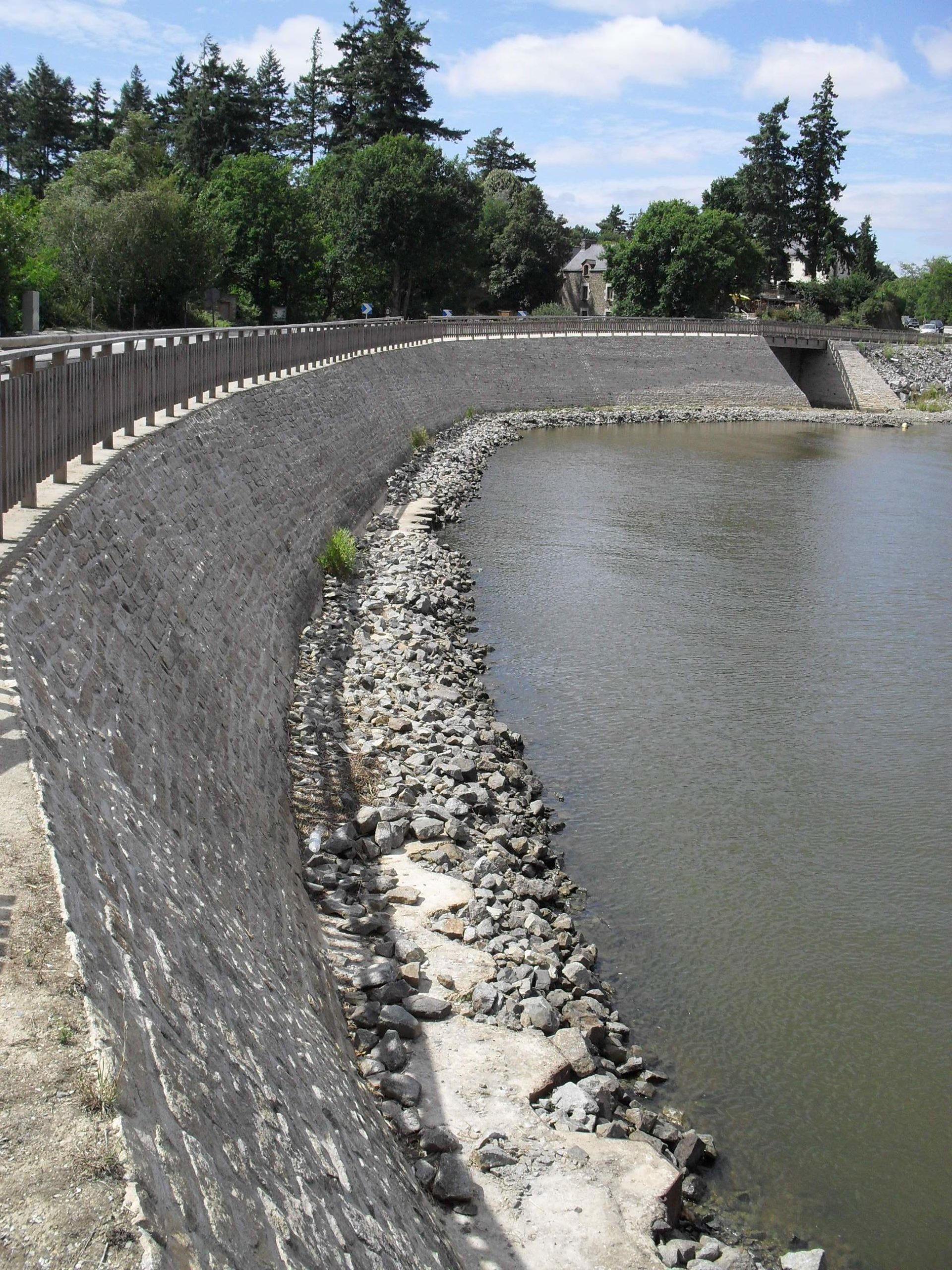 Barrage du lac au Duc